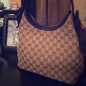 Vintage Gucci GG hobo bag. Great condition.